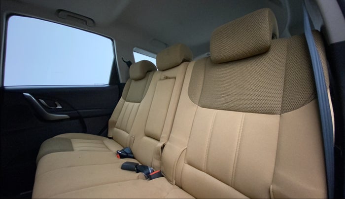 2021 Mahindra XUV500 W9, Diesel, Manual, 28,692 km, Right Side Rear Door Cabin