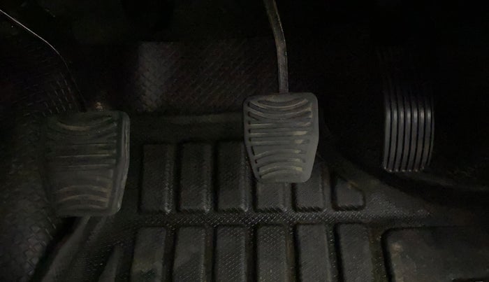 2021 Mahindra XUV500 W9, Diesel, Manual, 28,692 km, Pedals