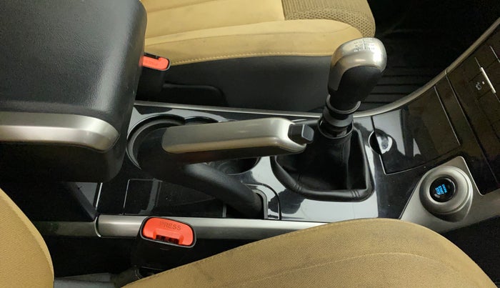 2021 Mahindra XUV500 W9, Diesel, Manual, 28,692 km, Gear Lever