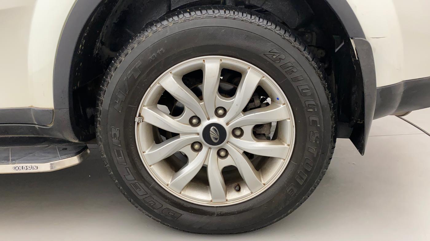 2021 Mahindra XUV500 W9, Diesel, Manual, 28,692 km, Left Rear Wheel