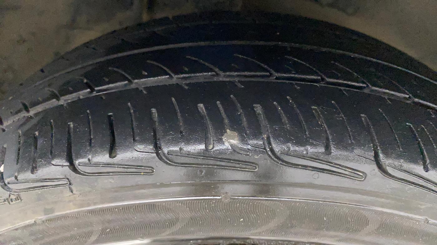 2013 Maruti Alto K10 VXI, Petrol, Manual, 50,467 km, Right Front Tyre Tread