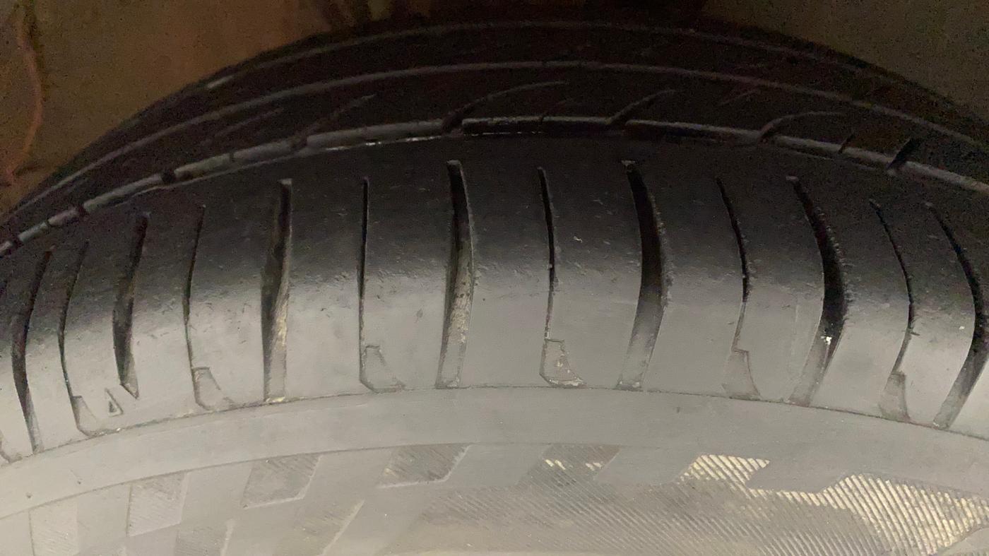 2016 Volkswagen Polo HIGHLINE1.5L, Diesel, Manual, 88,018 km, Right Front Tyre Tread