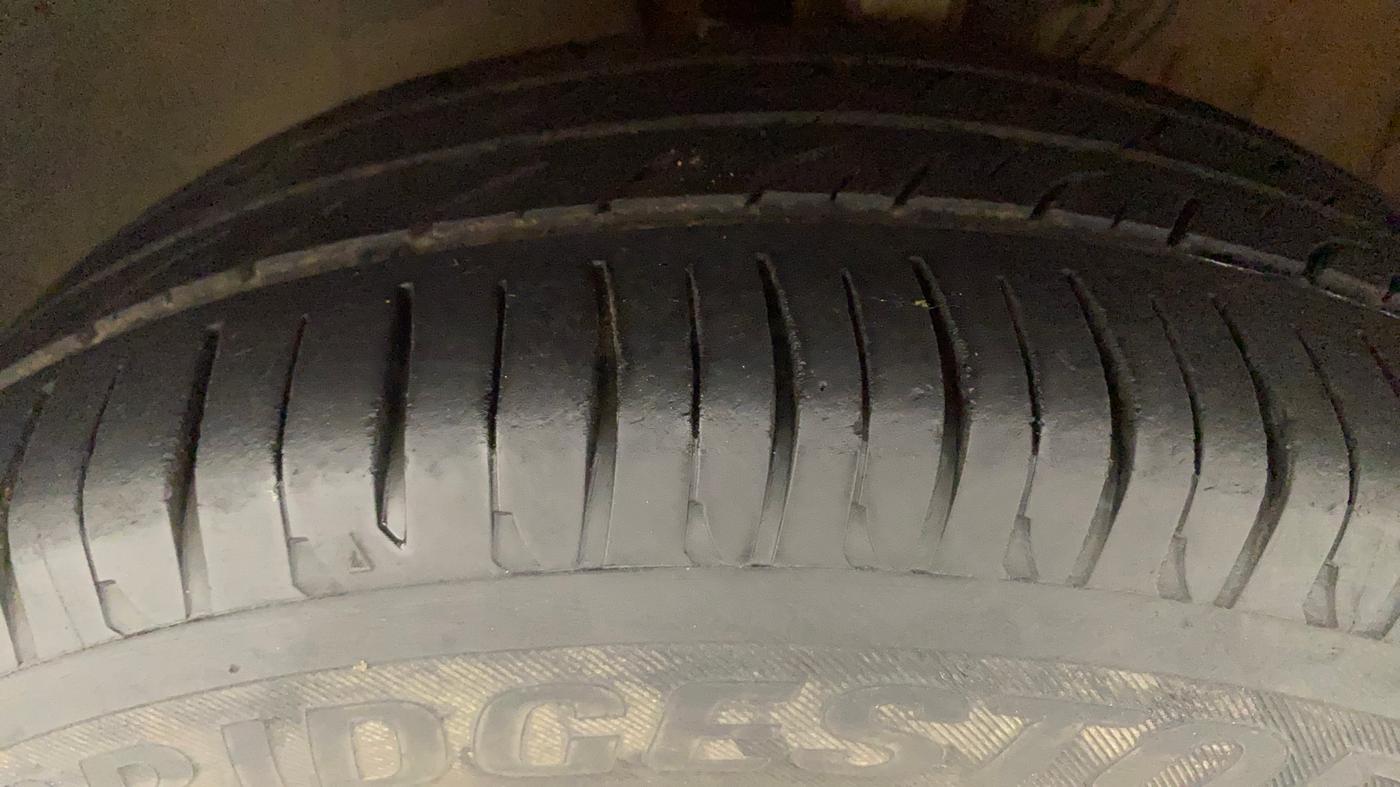 2016 Volkswagen Polo HIGHLINE1.5L, Diesel, Manual, 88,018 km, Left Front Tyre Tread