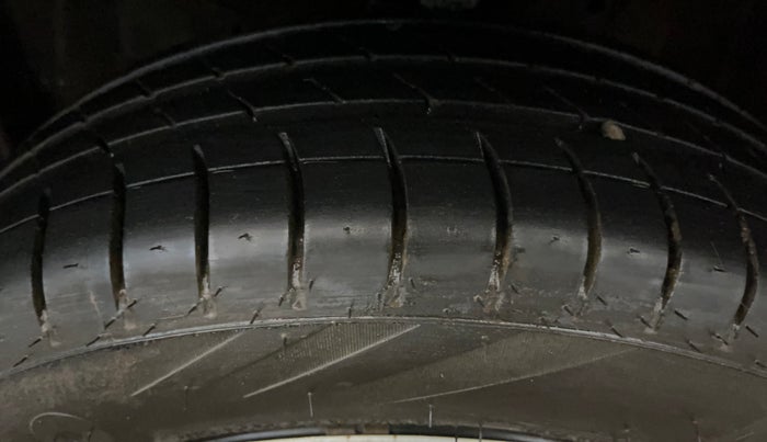 2015 Honda Brio S MT, Petrol, Manual, 26,860 km, Left Front Tyre Tread