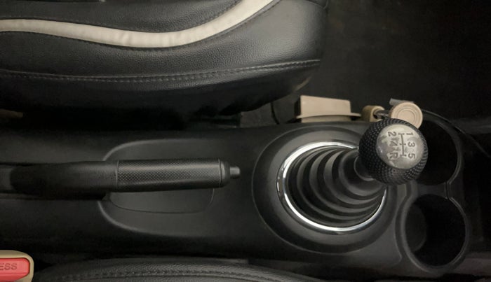 2015 Honda Brio S MT, Petrol, Manual, 26,860 km, Gear Lever