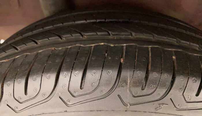2012 Honda Brio S MT, Petrol, Manual, 41,098 km, Right Rear Tyre Tread