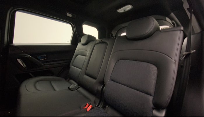 2022 Tata Safari XZA PLUS DARK EDITION, Diesel, Automatic, 31,292 km, Right Side Rear Door Cabin