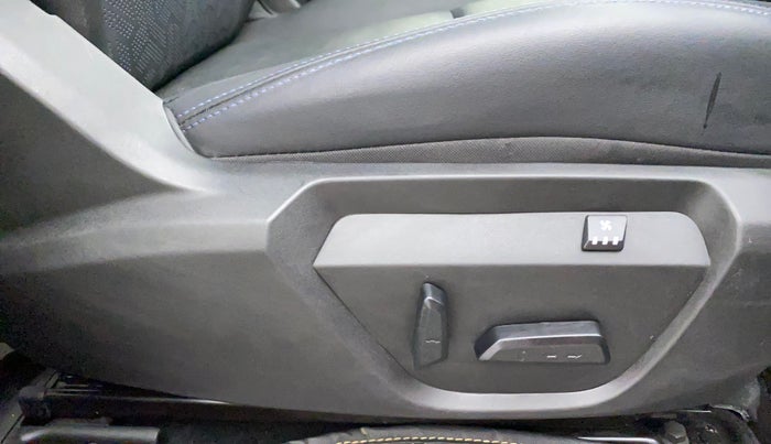 2022 Tata Safari XZA PLUS DARK EDITION, Diesel, Automatic, 31,292 km, Driver Side Adjustment Panel