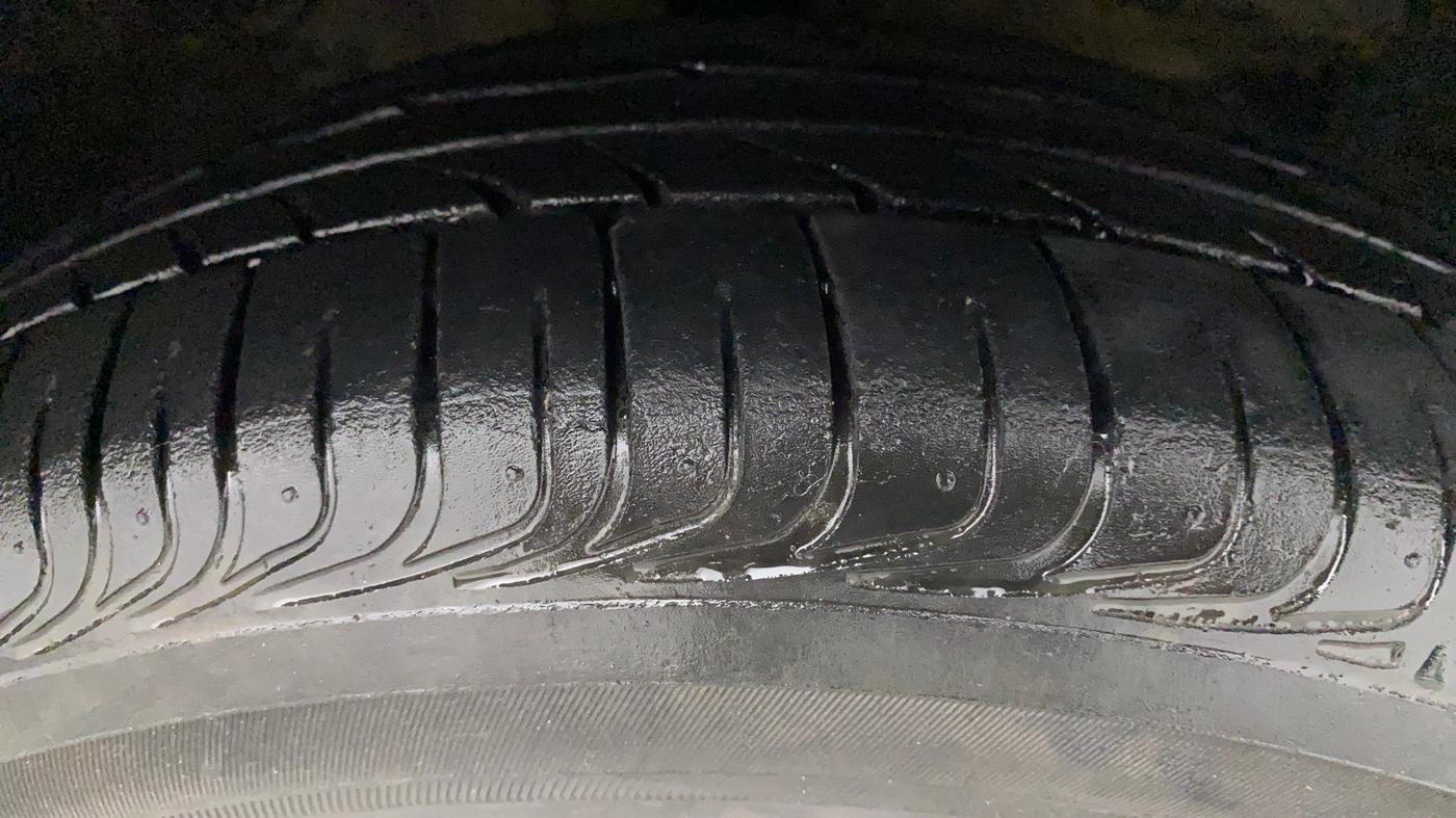 2015 Toyota Etios CROSS 1.2 G, Petrol, Manual, 58,211 km, Right Front Tyre Tread