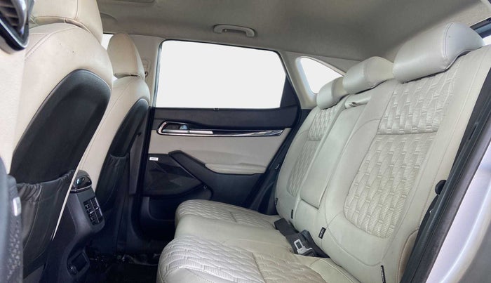 2019 KIA SELTOS HTX PLUS AT1.5 DIESEL, Diesel, Automatic, 1,25,765 km, Right Side Rear Door Cabin