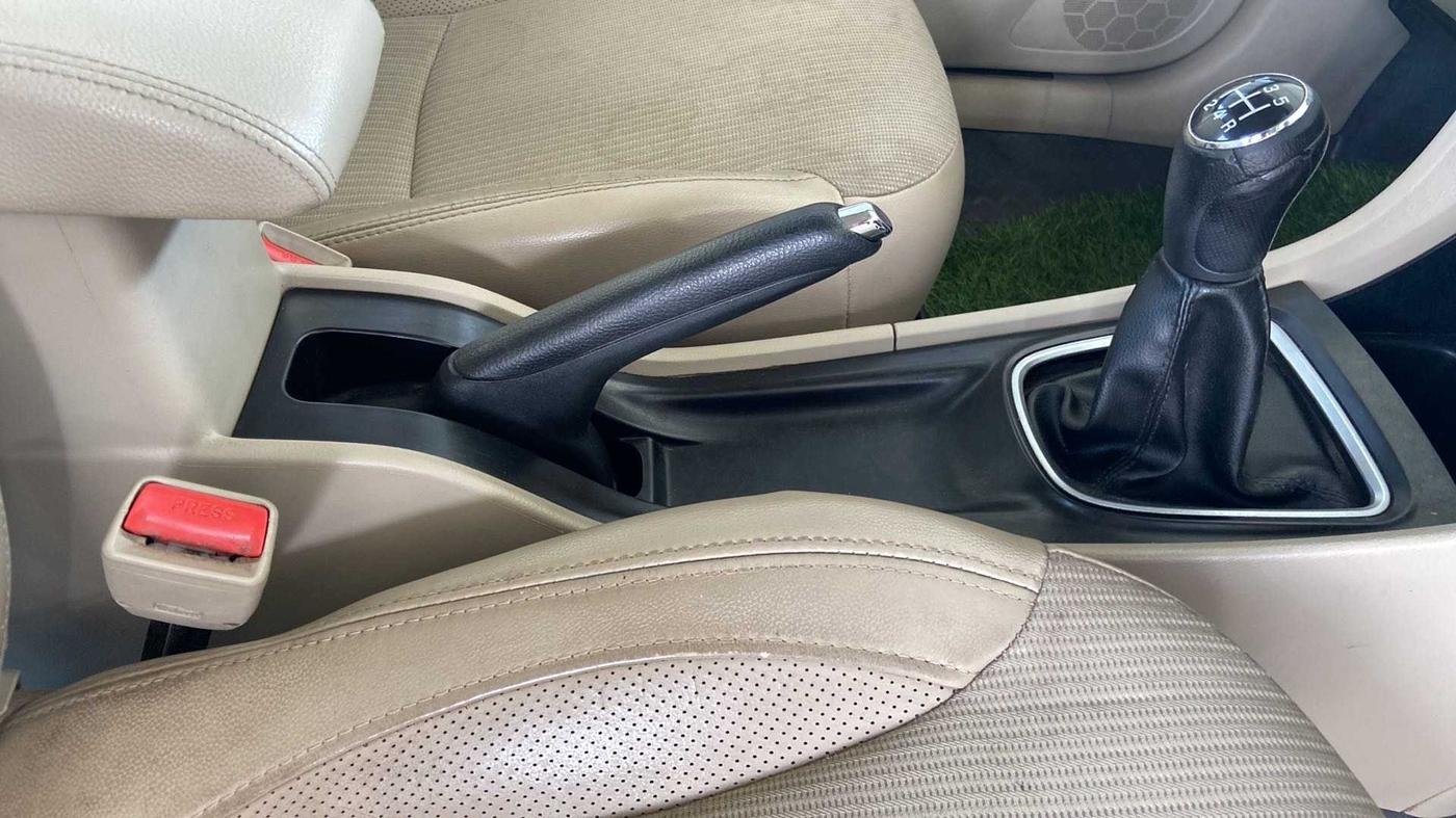 2018 Maruti Ciaz ZETA 1.4  MT PETROL, Petrol, Manual, 95,071 km, Gear Lever