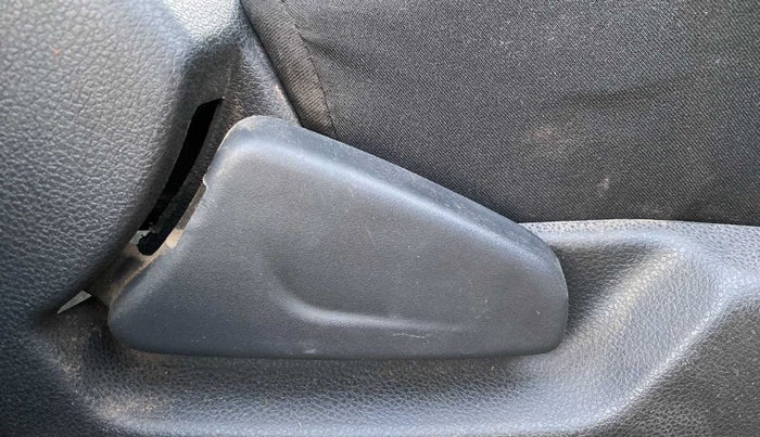 2016 Renault Kwid RXT 0.8, CNG, Manual, 69,083 km, Driver Side Adjustment Panel