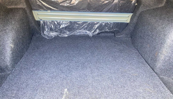 2013 Volkswagen Vento HIGHLINE 1.6 MPI, Petrol, Manual, 66,037 km, Boot Inside