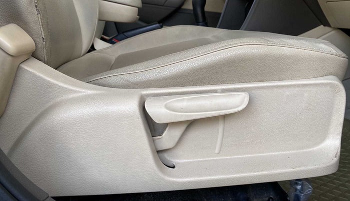 2013 Volkswagen Vento HIGHLINE 1.6 MPI, Petrol, Manual, 66,037 km, Driver Side Adjustment Panel