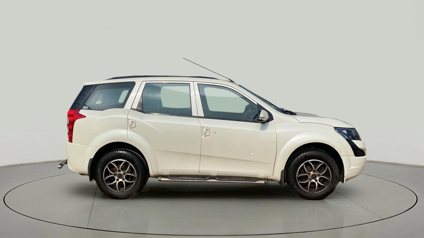 2015 Mahindra XUV500 W4, Diesel, Manual, 42,179 km, Right Side View