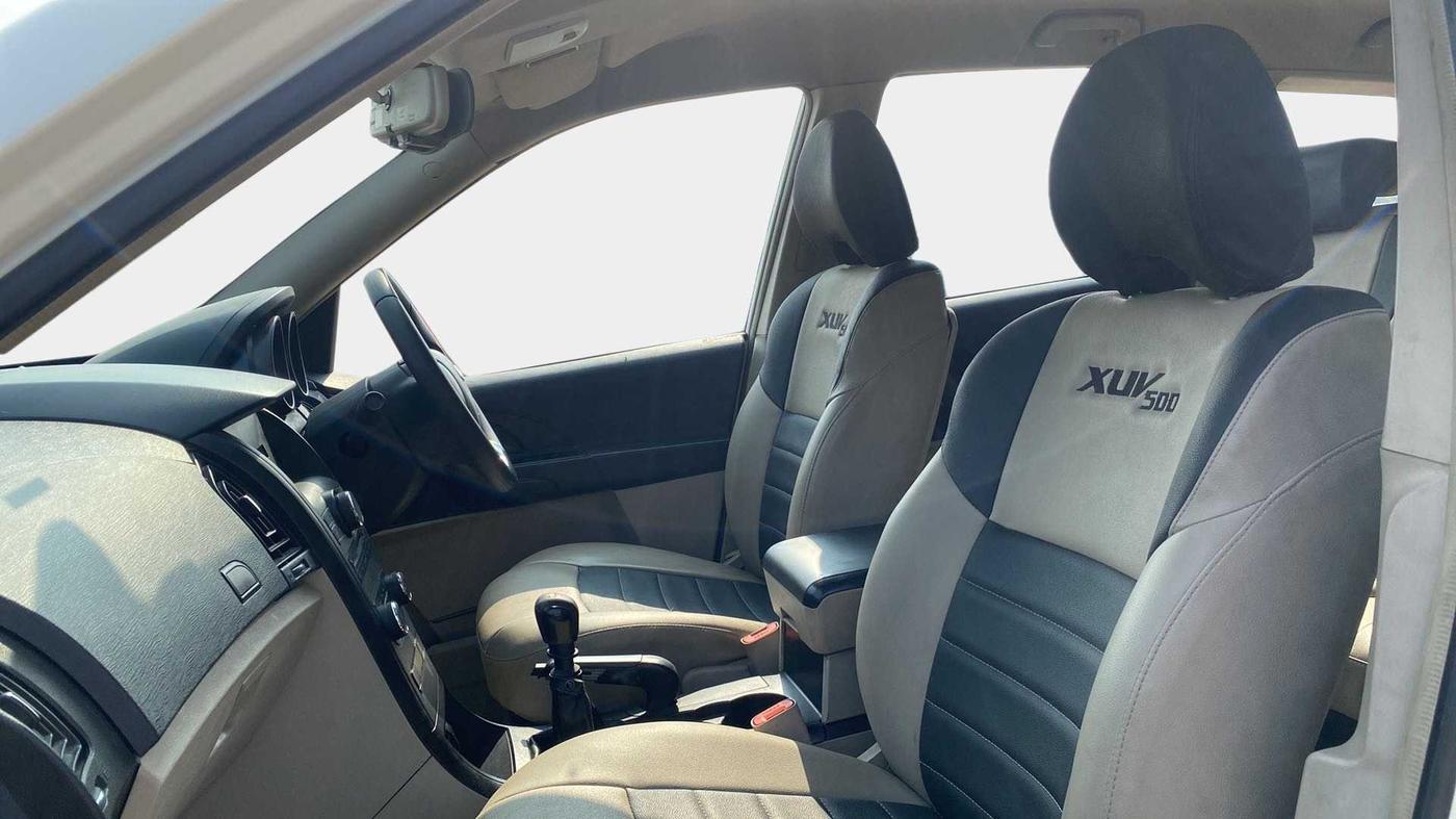 2015 Mahindra XUV500 W4, Diesel, Manual, 42,179 km, Right Side Front Door Cabin