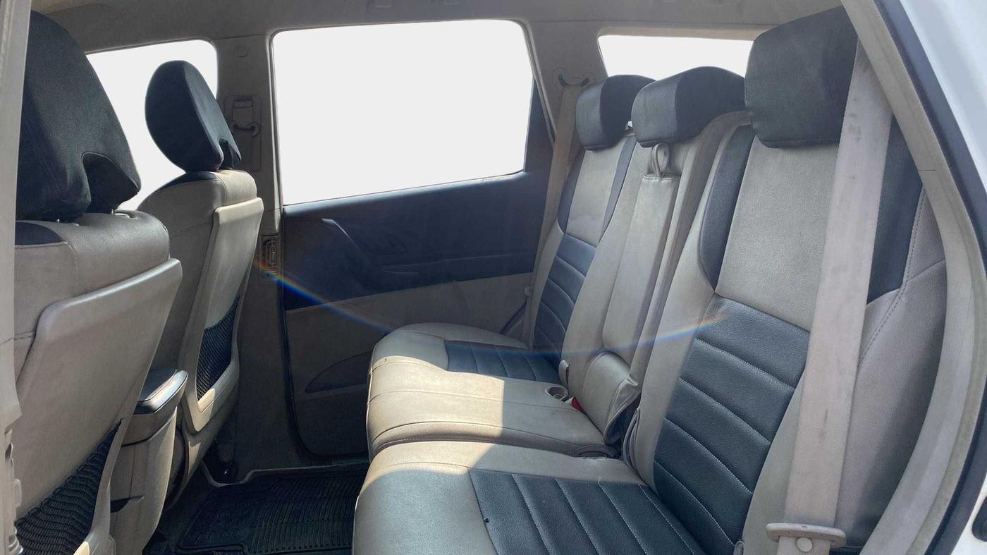 2015 Mahindra XUV500 W4, Diesel, Manual, 42,179 km, Right Side Rear Door Cabin