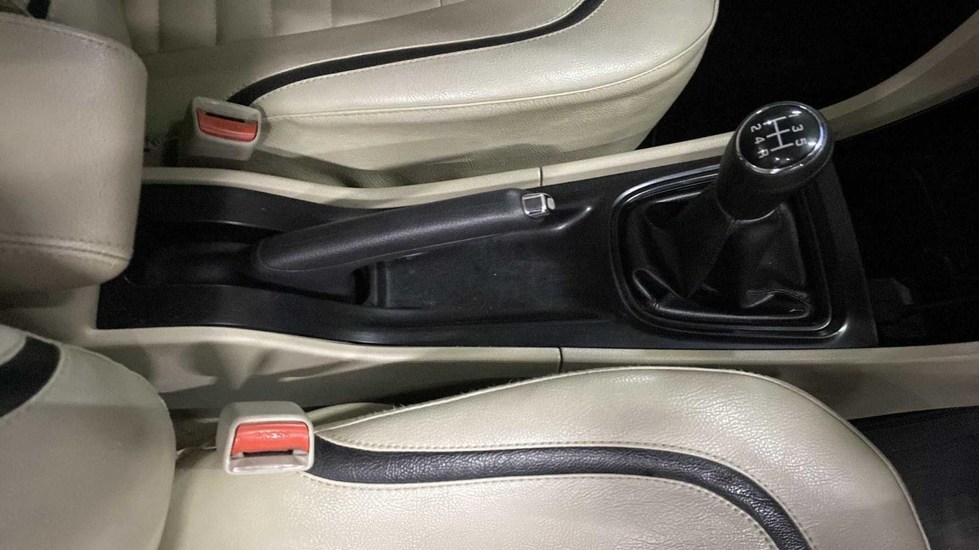 2016 Maruti Ciaz VXI, Petrol, Manual, 50,252 km, Gear Lever