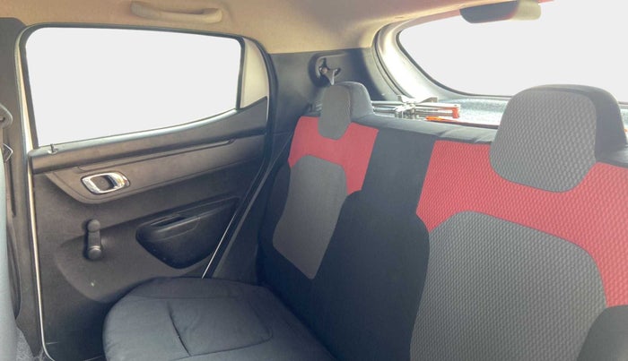 2018 Renault Kwid RXT 1.0 (O), Petrol, Manual, 44,204 km, Right Side Rear Door Cabin