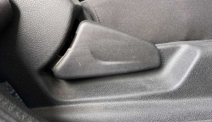 2018 Renault Kwid RXT 1.0 (O), Petrol, Manual, 44,204 km, Driver Side Adjustment Panel