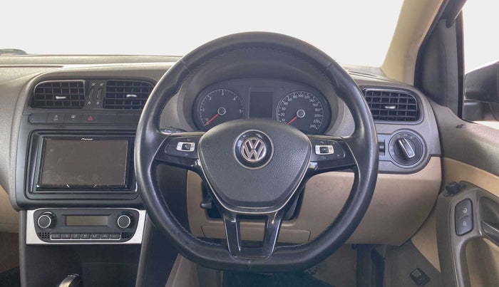 2015 Volkswagen Vento HIGHLINE 1.5 AT, Diesel, Automatic, 68,612 km, Steering Wheel Close Up