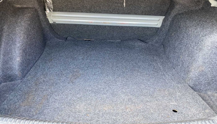 2015 Volkswagen Vento HIGHLINE 1.5 AT, Diesel, Automatic, 68,612 km, Boot Inside