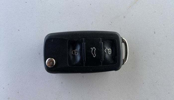 2015 Volkswagen Vento HIGHLINE 1.5 AT, Diesel, Automatic, 68,612 km, Key Close Up