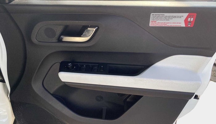 2021 Tata PUNCH CREATIVE AMT 1.2 RTN DUAL TONE, Petrol, Automatic, 23,276 km, Driver Side Door Panels Control