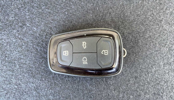 2021 Tata PUNCH CREATIVE AMT 1.2 RTN DUAL TONE, Petrol, Automatic, 23,276 km, Key Close Up