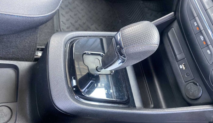 2021 Tata PUNCH CREATIVE AMT 1.2 RTN DUAL TONE, Petrol, Automatic, 23,276 km, Gear Lever