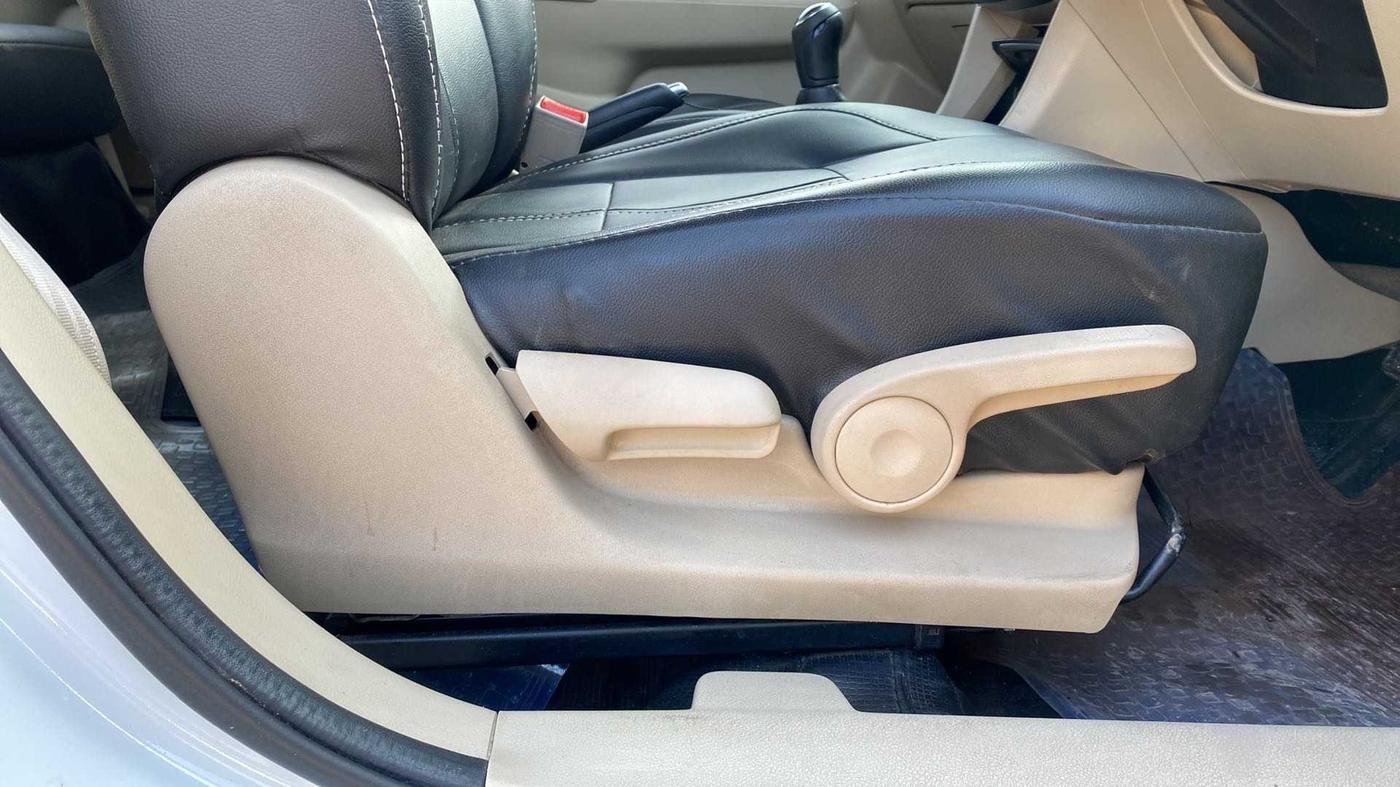 2016 Maruti Ciaz ZXI+, Petrol, Manual, 75,748 km, Driver Side Adjustment Panel
