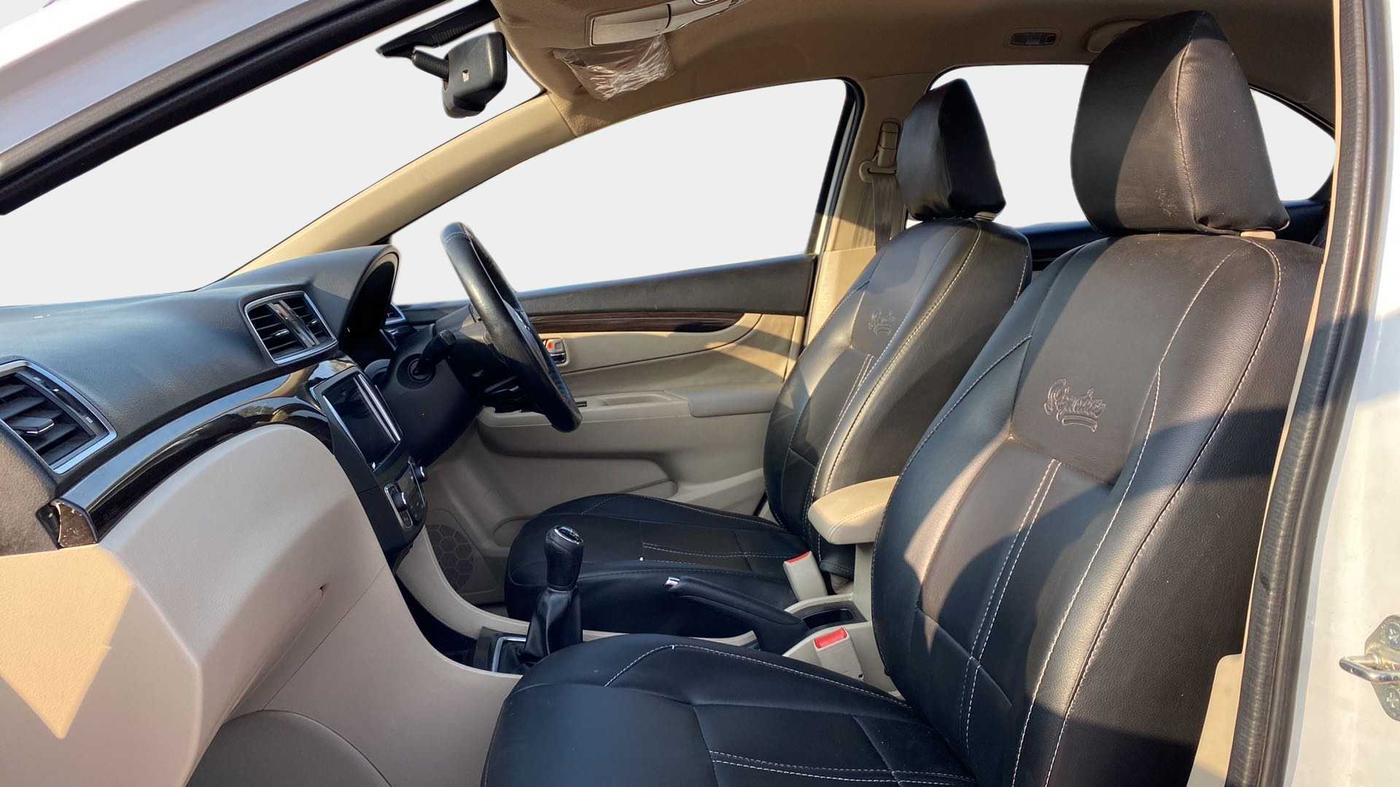 2016 Maruti Ciaz ZXI+, Petrol, Manual, 75,748 km, Right Side Front Door Cabin