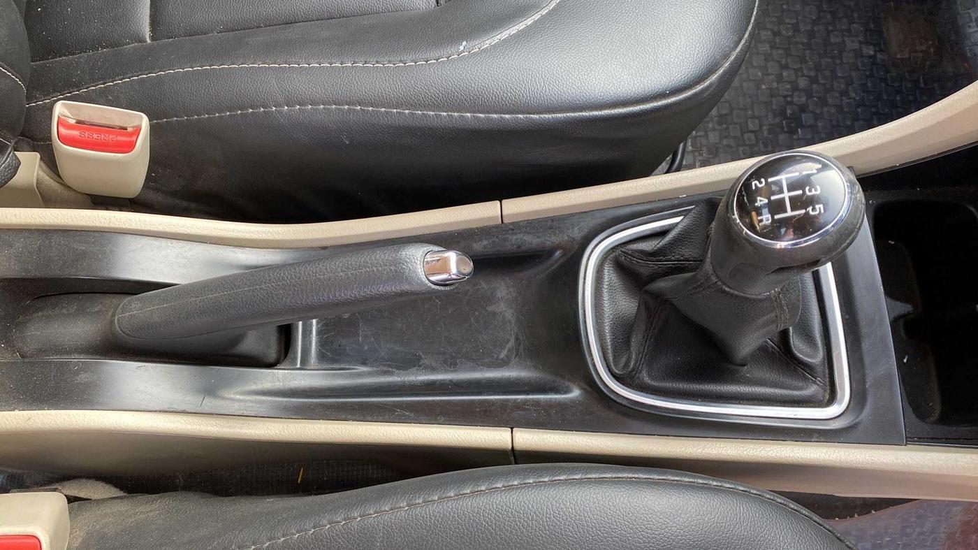 2016 Maruti Ciaz ZXI+, Petrol, Manual, 75,748 km, Gear Lever