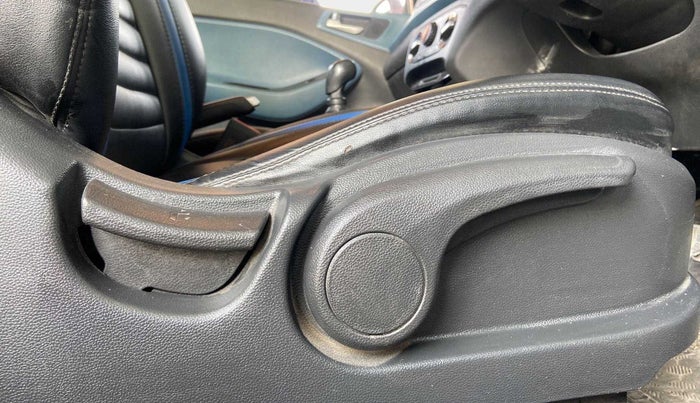 2015 Hyundai i20 Active 1.2 S, CNG, Manual, 59,888 km, Driver Side Adjustment Panel