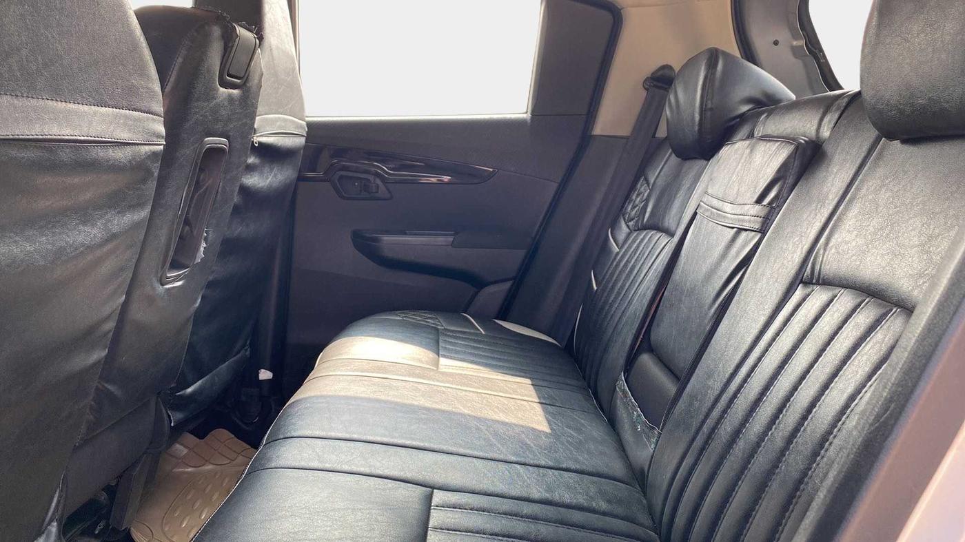2019 Mahindra KUV 100 NXT K8 P 6 STR DUAL TONE, Petrol, Manual, 44,303 km, Right Side Rear Door Cabin