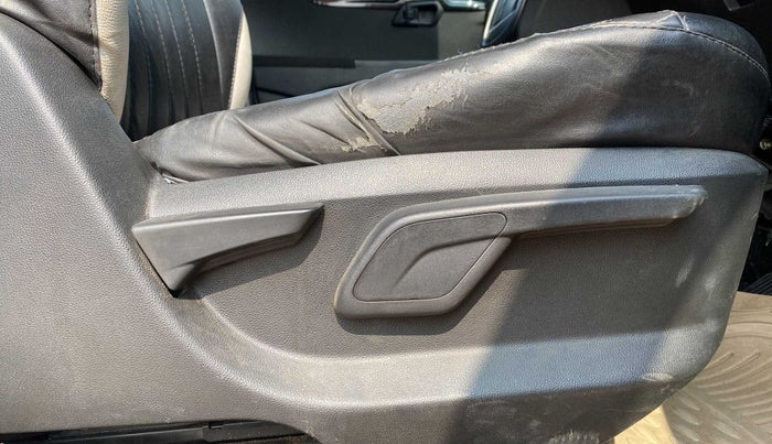 2019 Mahindra KUV 100 NXT K8 P 6 STR DUAL TONE, Petrol, Manual, 44,303 km, Driver Side Adjustment Panel