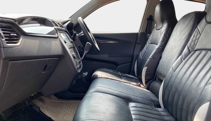 2019 Mahindra KUV 100 NXT K8 P 6 STR DUAL TONE, Petrol, Manual, 44,303 km, Right Side Front Door Cabin