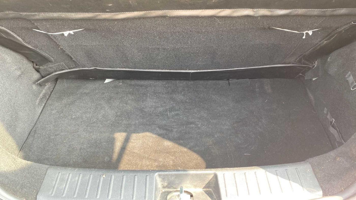 2019 Mahindra KUV 100 NXT K8 P 6 STR DUAL TONE, Petrol, Manual, 44,303 km, Boot Inside