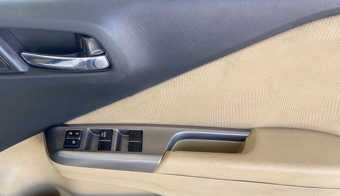 2016 Honda City 1.5L I-VTEC V MT, Petrol, Manual, 1,18,422 km, Driver Side Door Panels Control