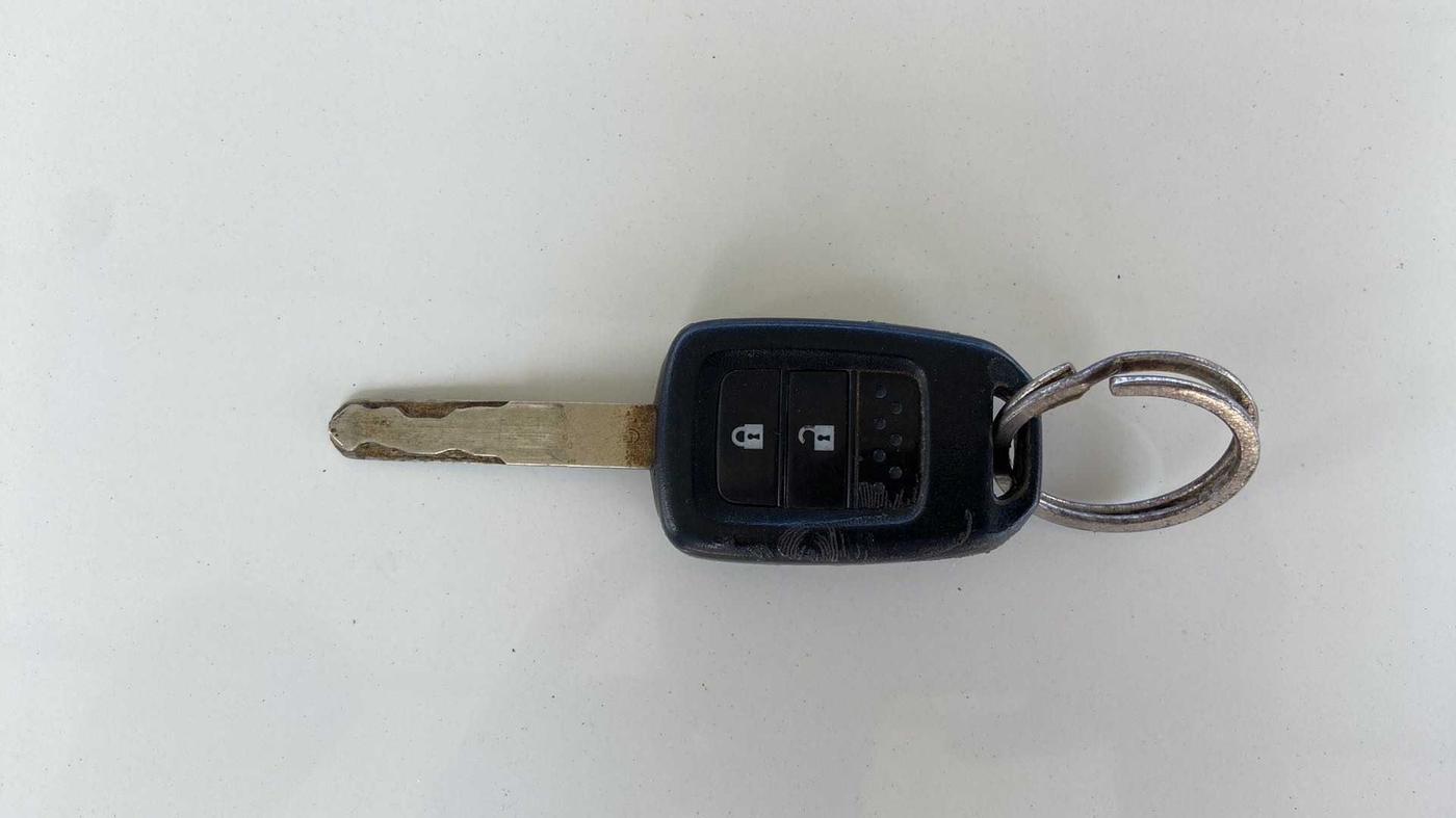 2016 Honda City 1.5L I-VTEC V MT, Petrol, Manual, 1,18,422 km, Key Close Up