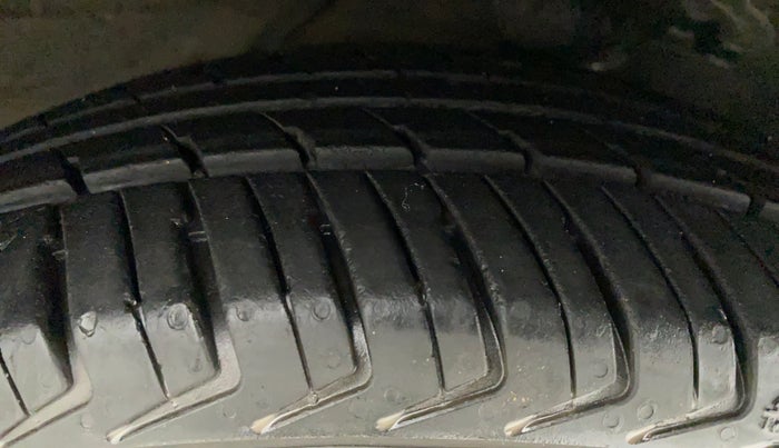 2013 Hyundai i10 ERA 1.1, CNG, Manual, 99,129 km, Right Front Tyre Tread