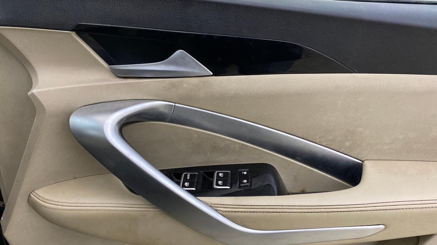 2021 MG HECTOR SHARP HYBRID 1.5 PETROL, Petrol, Manual, 57,942 km, Driver Side Door Panels Control
