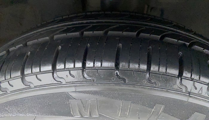 2021 Renault Kwid CLIMBER 1.0 AMT (O), Petrol, Automatic, 36,303 km, Right Front Tyre Tread