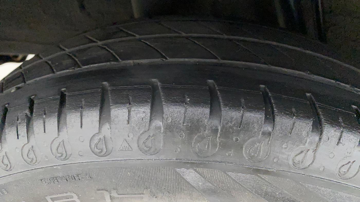 2021 Renault Kwid CLIMBER 1.0 AMT (O), Petrol, Automatic, 36,303 km, Right Rear Tyre Tread