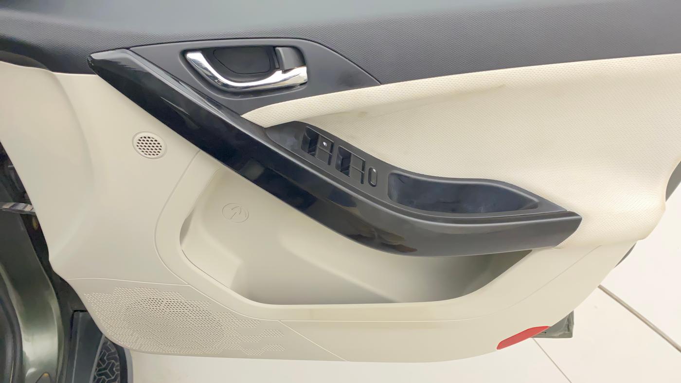 2021 Tata NEXON XZA PLUS (O) PETROL, Petrol, Automatic, 36,930 km, Driver Side Door Panels Control
