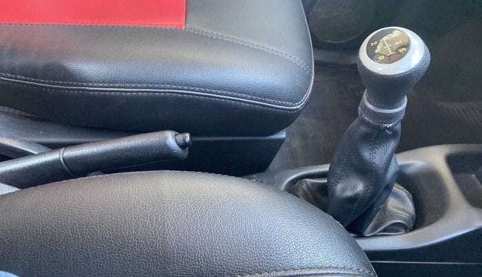 2013 Maruti Wagon R 1.0 LXI, Petrol, Manual, 75,868 km, Gear Lever