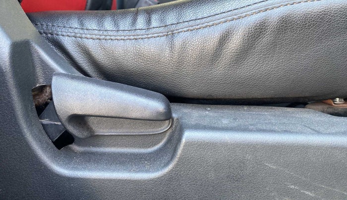 2013 Maruti Wagon R 1.0 LXI, Petrol, Manual, 75,868 km, Driver Side Adjustment Panel