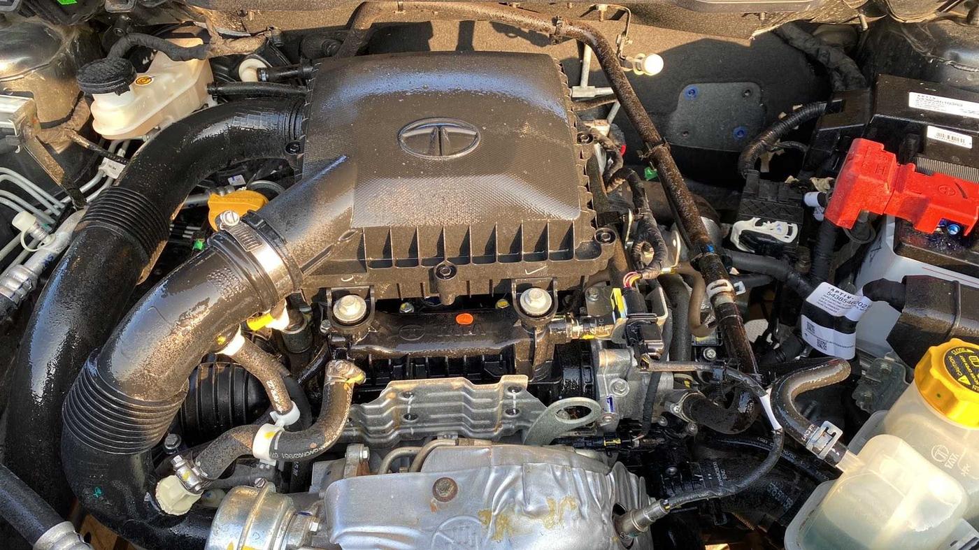 2022 Tata NEXON XZ PETROL, Petrol, Manual, 5,476 km, Open Bonet