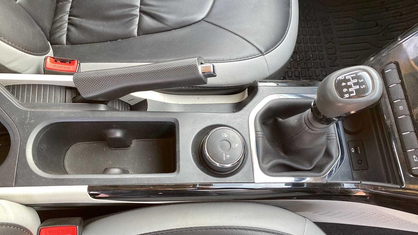 2022 Tata NEXON XZ PETROL, Petrol, Manual, 5,476 km, Gear Lever
