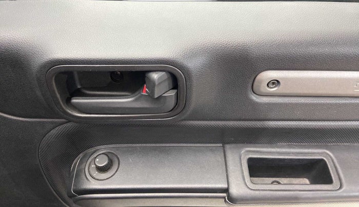 2021 Mahindra Thar LX PETROL HT 4WD AT, Petrol, Automatic, 19,070 km, Driver Side Door Panels Control